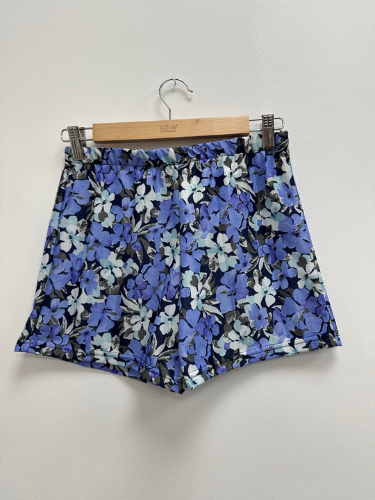 Short upcylé bleu à fleurs