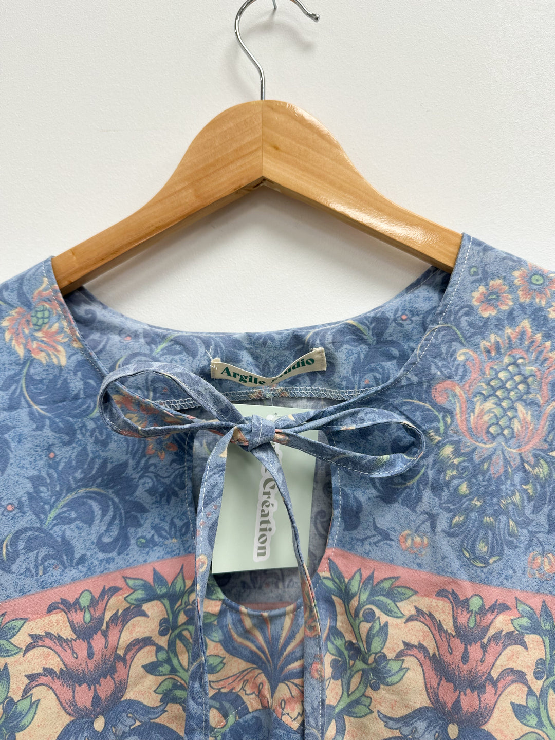 Blouse upcyclé bleue à motifs renaissance - S