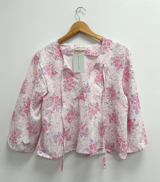 Blouse upcyclé blanche à fleurs roses - S